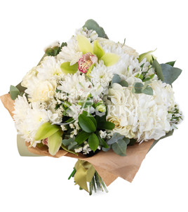 bouquet of roses with hydrangea 