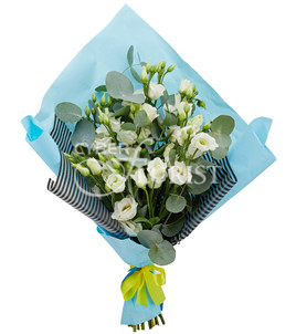 bouquet of white lisianthuses